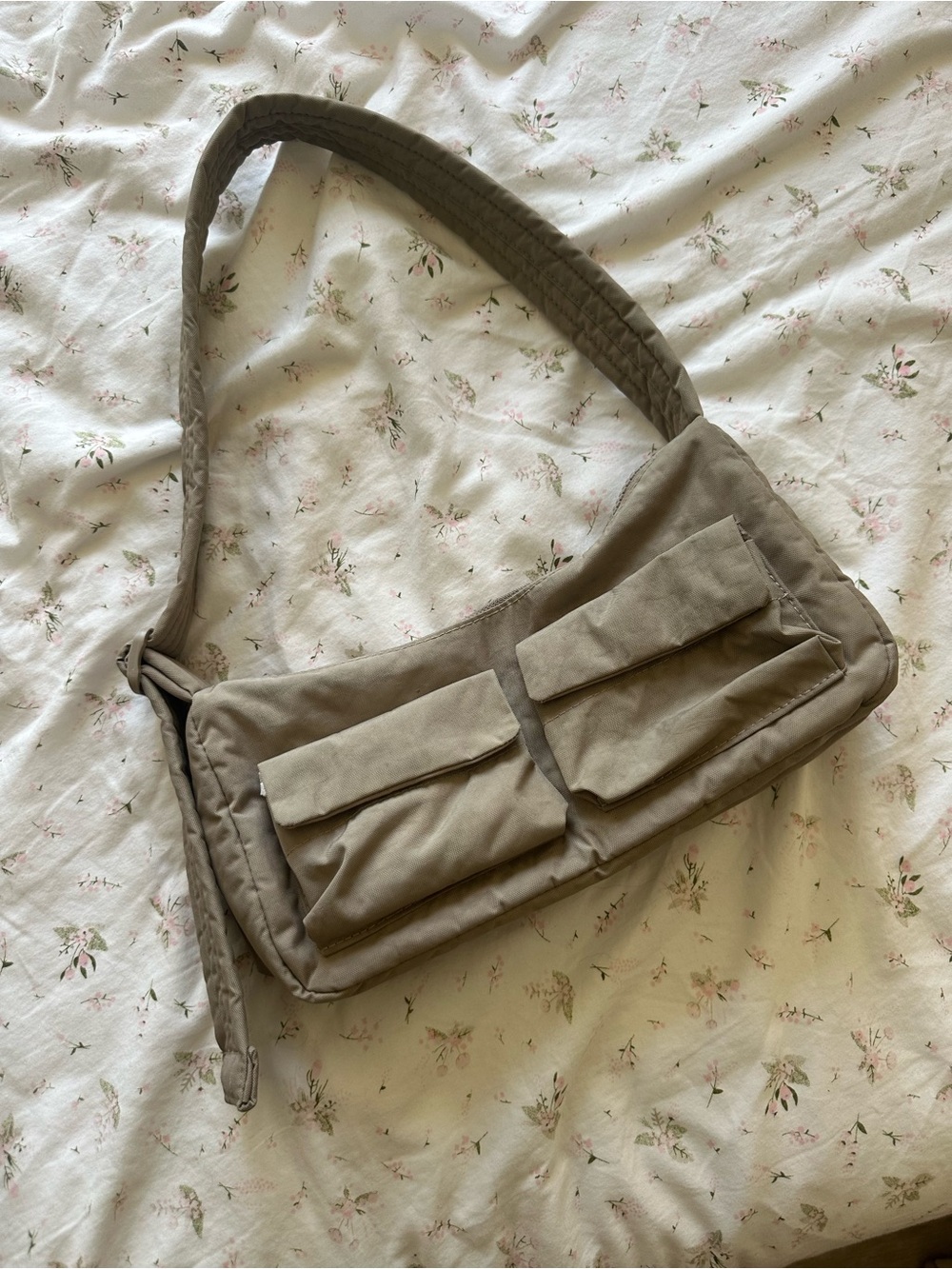 Baggu cargo shoulder bag in taupe